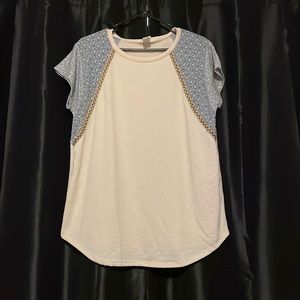 Womens 7th Roy short sleeve shirt.  Size Larger